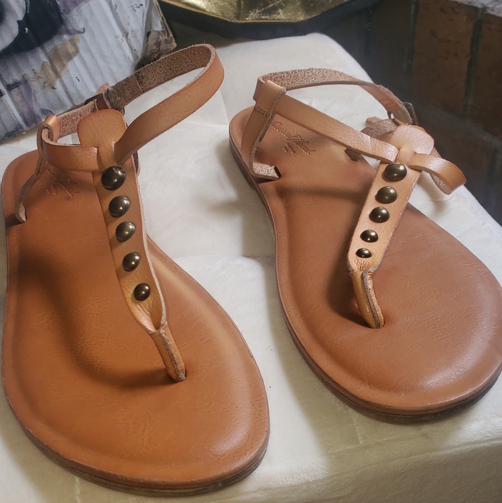Sandals size 6